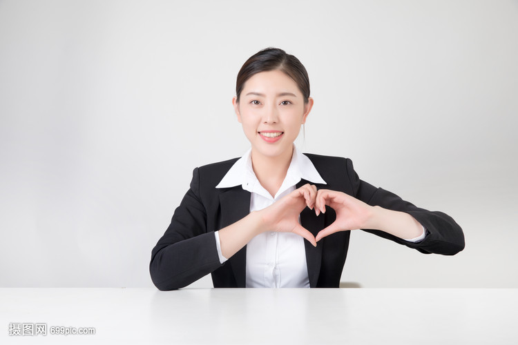 專(zhuān)業(yè)與親和力的完美融合 技術(shù)咨詢(xún)領(lǐng)域的商務(wù)女性形象照解析